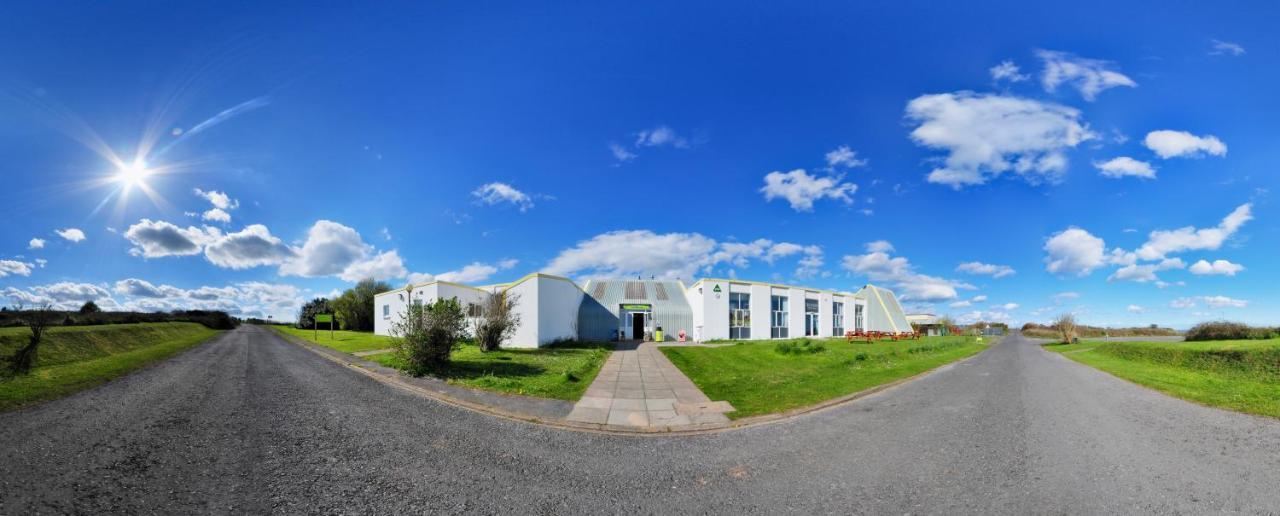 Yha Manorbier Hostel Tenby Bagian luar foto