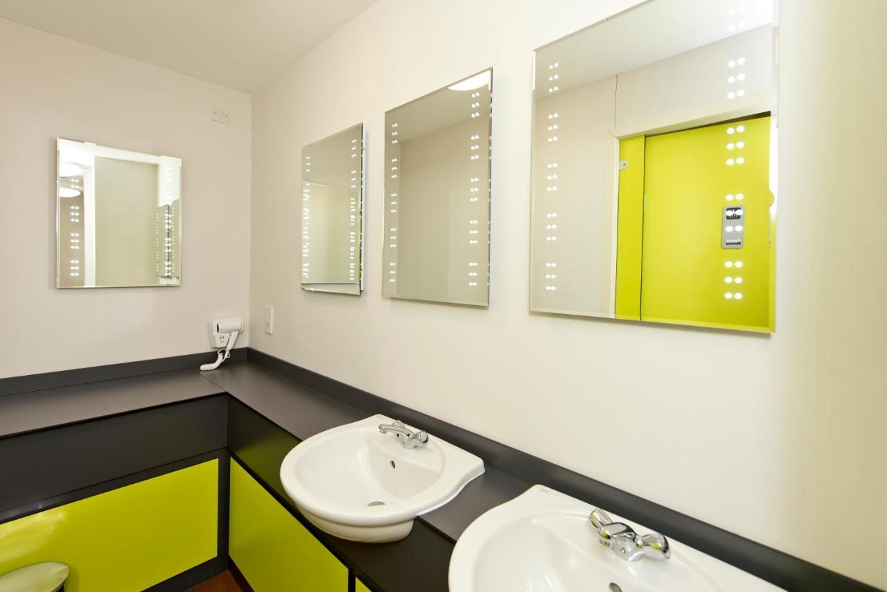 Yha Manorbier Hostel Tenby Bagian luar foto