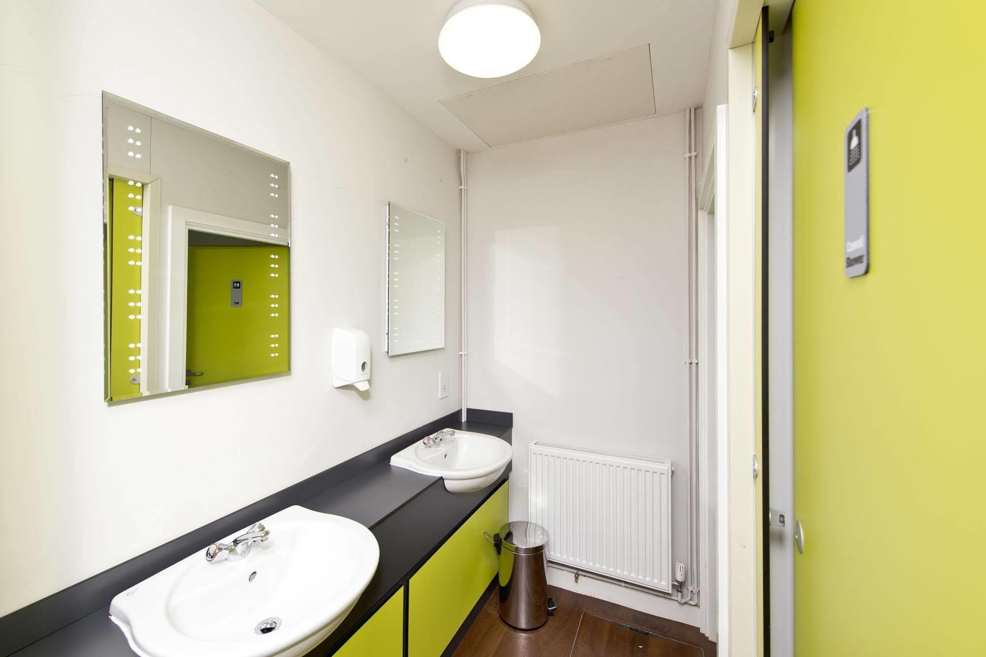 Yha Manorbier Hostel Tenby Bagian luar foto