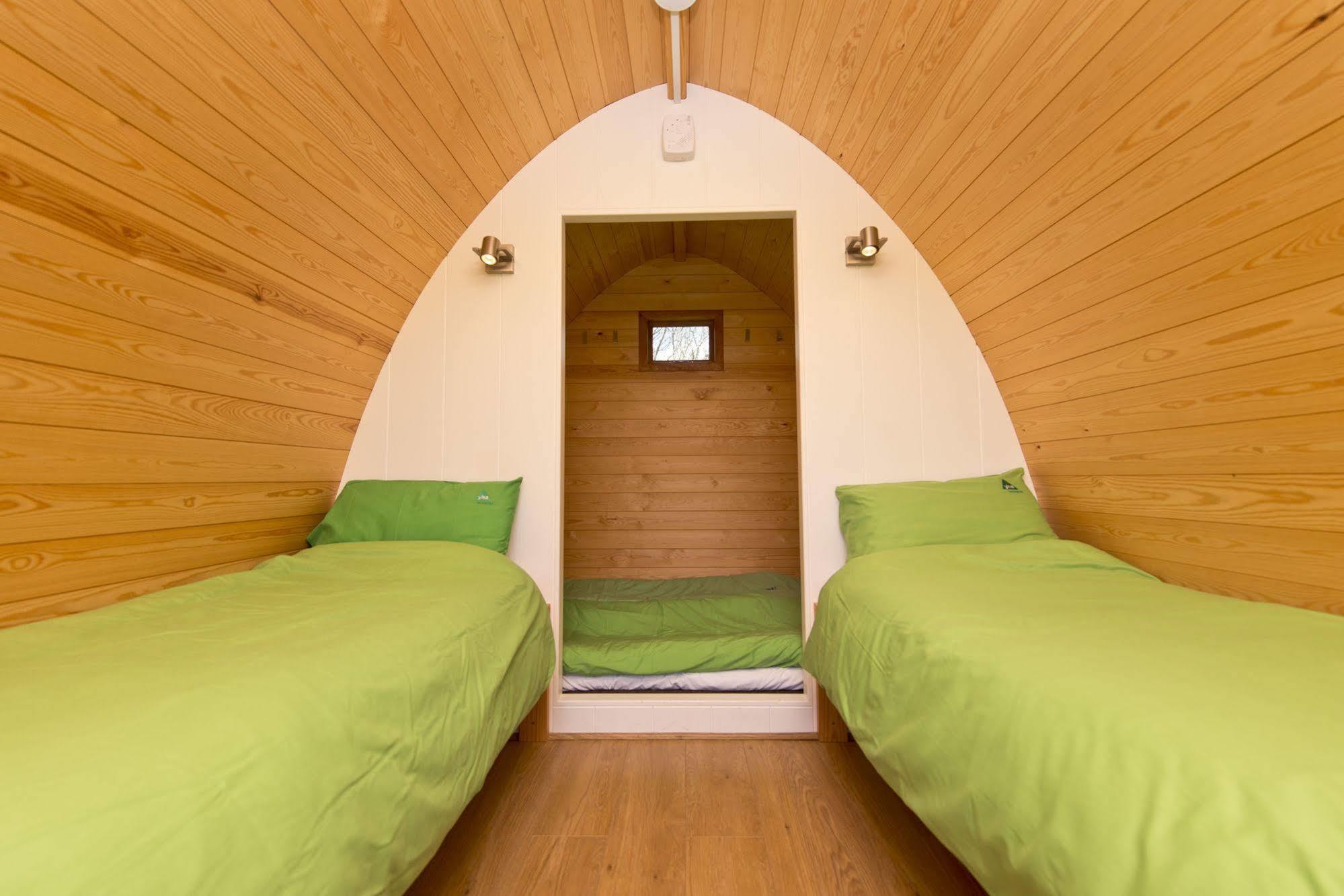 Yha Manorbier Hostel Tenby Bagian luar foto