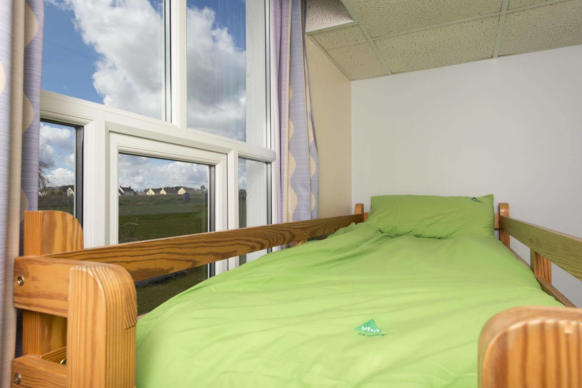 Yha Manorbier Hostel Tenby Bagian luar foto