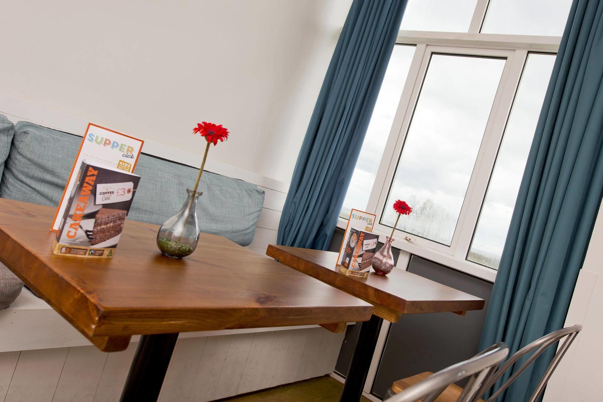Yha Manorbier Hostel Tenby Bagian luar foto